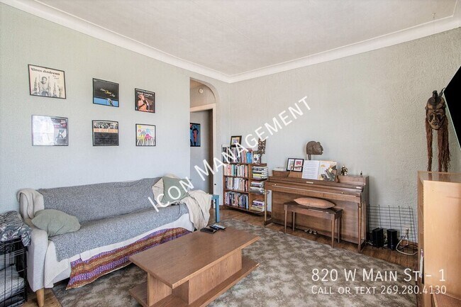 Foto del edificio - 820 W Main St