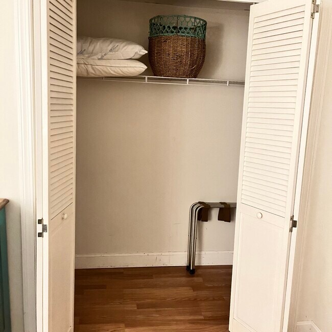Armario del dormitorio - 171 Conners Rd