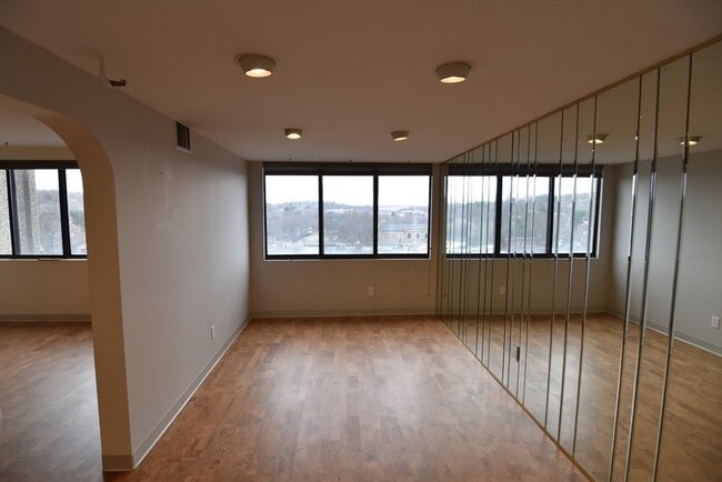 Building Photo - 1731 Beacon St