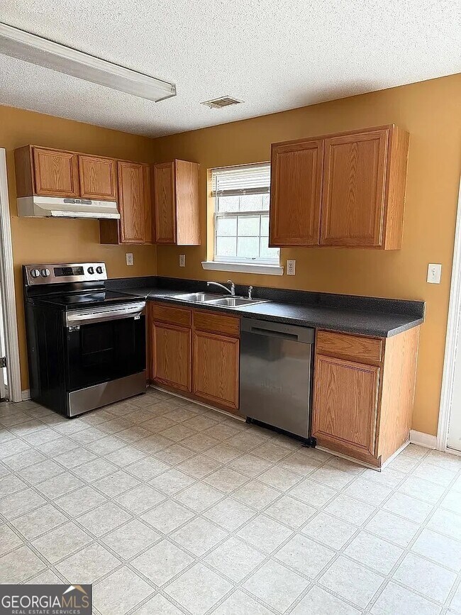 Foto del edificio - 1202 Pinedale Cir NW