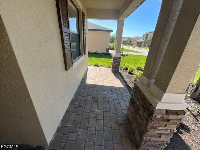 Foto del edificio - 14570 Palamos Cir