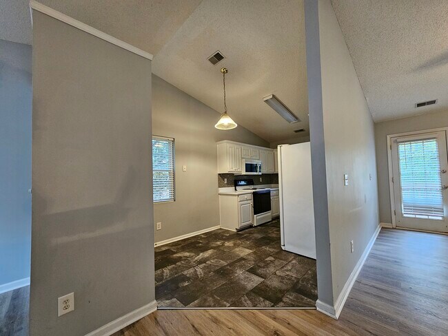 Foto del edificio - 1406 Flanagan Mill Dr