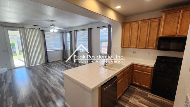 Foto del edificio - Spacious home in North Natomas. Easy acces...