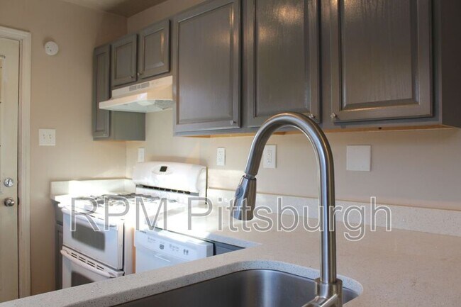 Foto del edificio - 753 Jefferson Rd