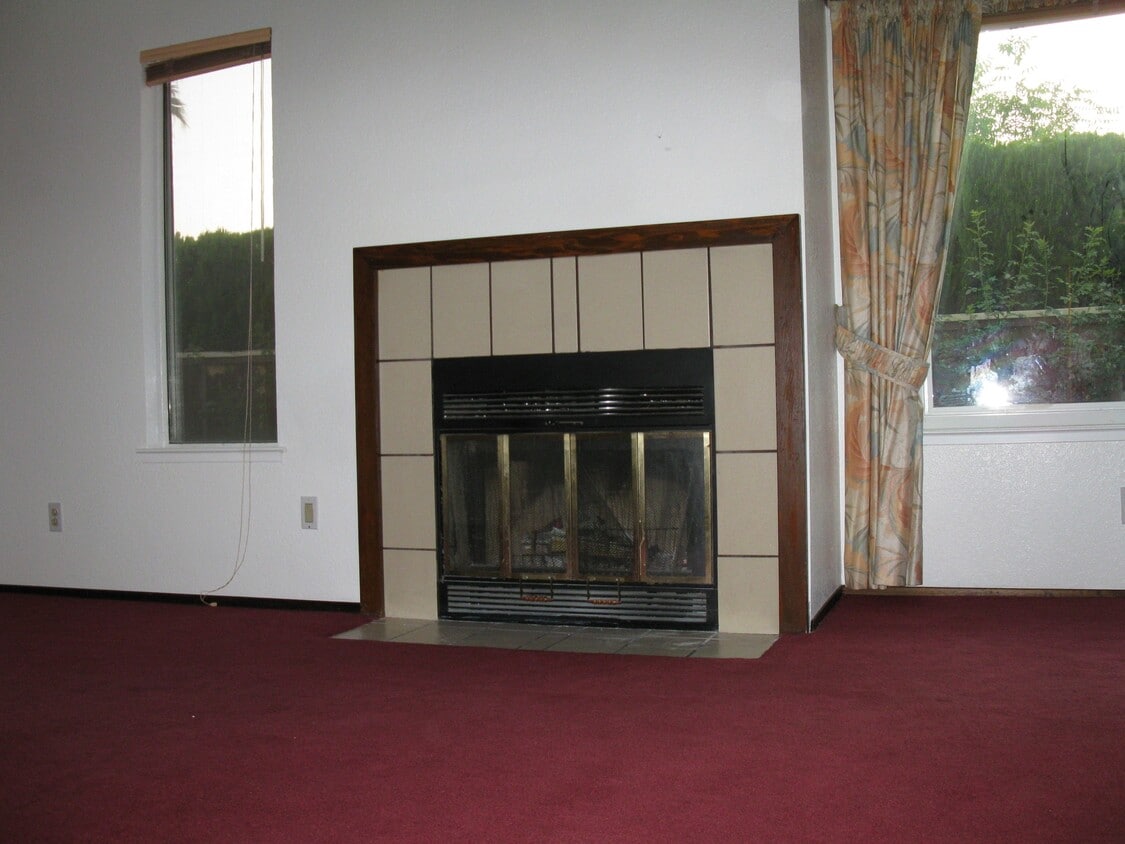 Building Photo - 6274 Dayspring Way
