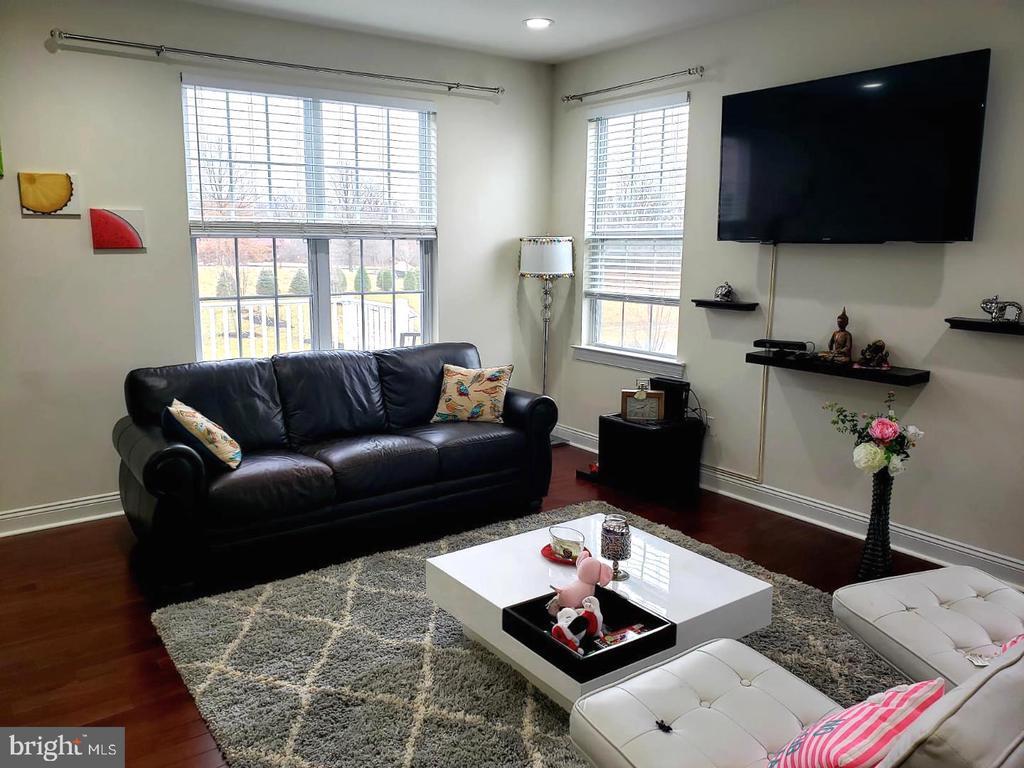 Foto principal - 323 W Boulder Dr