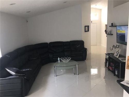 Foto del edificio - 7384 Granada Way