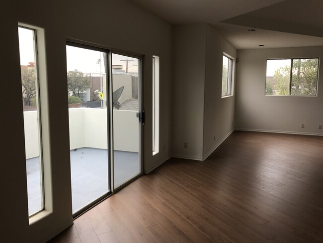 Building Photo - 2332 Abbot Kinney Blvd