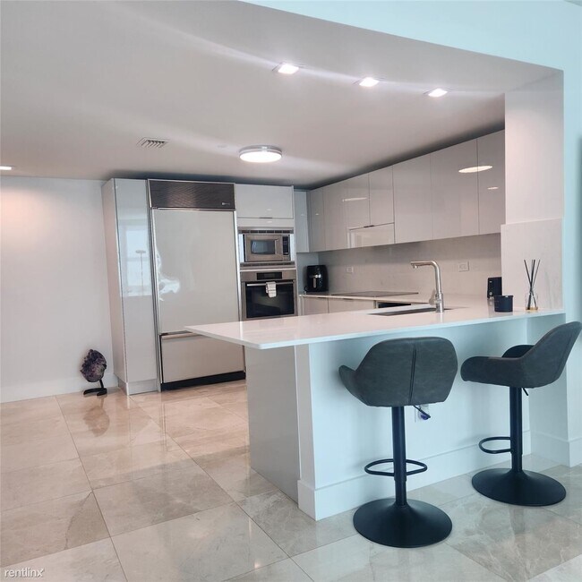 Building Photo - 2 br, 2 bath Condo - 6801 Collins Ave # 1402