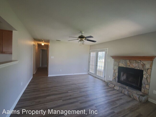Foto del edificio - 3 br, 2 bath House - 5822 Corner Oaks Dr.
