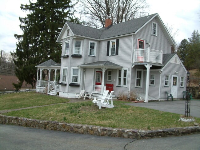 Building Photo - 184 Hamburg Turnpike