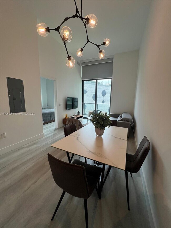 Foto del edificio - 501 NE 31st St