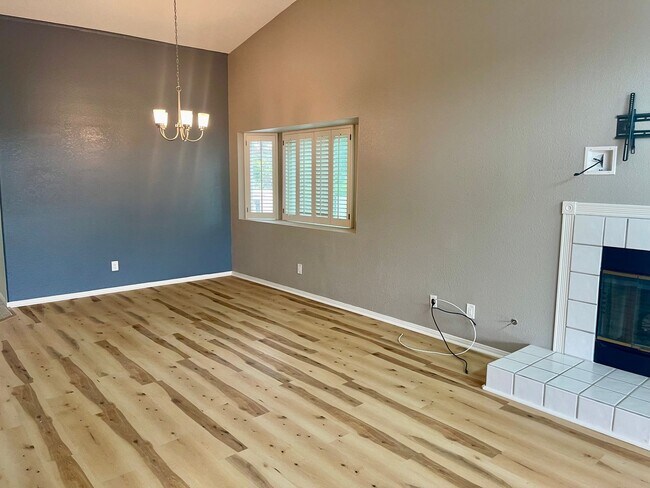Foto del edificio - Rent the lifestyle Lake San Marcos is known for