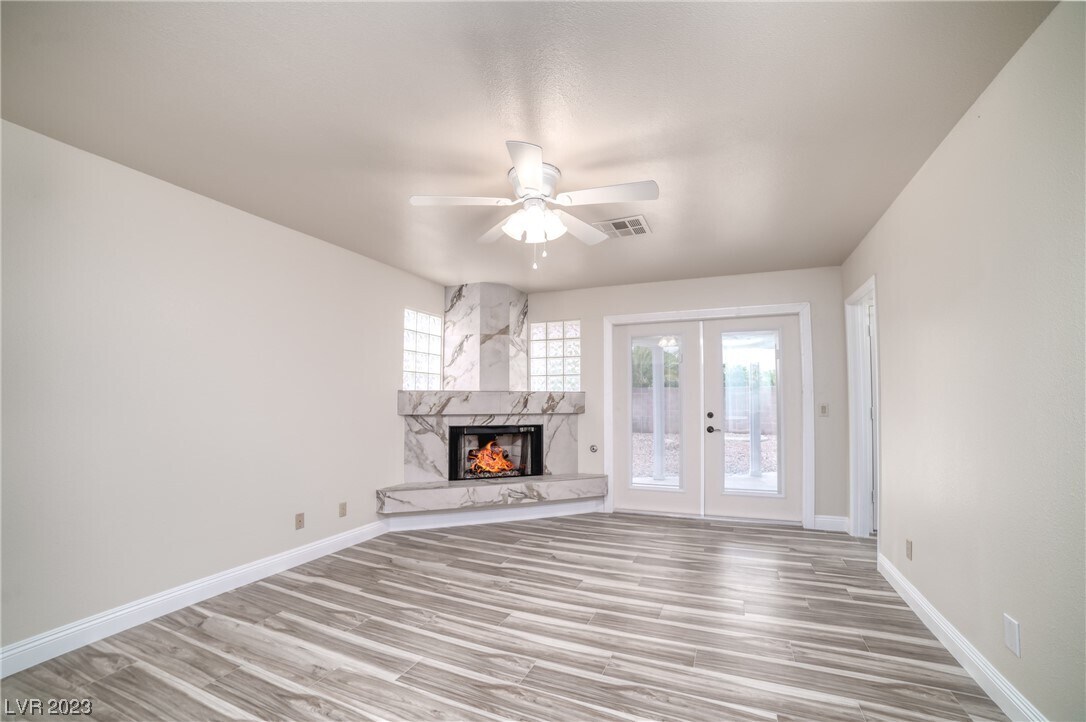 Foto del edificio - 916 Derringer Ln