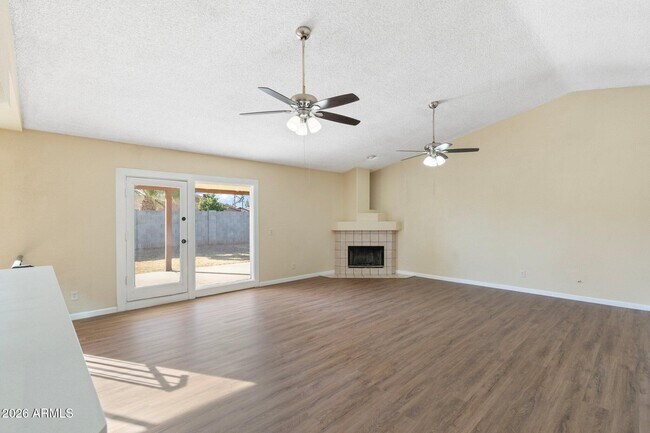 Foto del edificio - 4043 W Sweetwater Ave