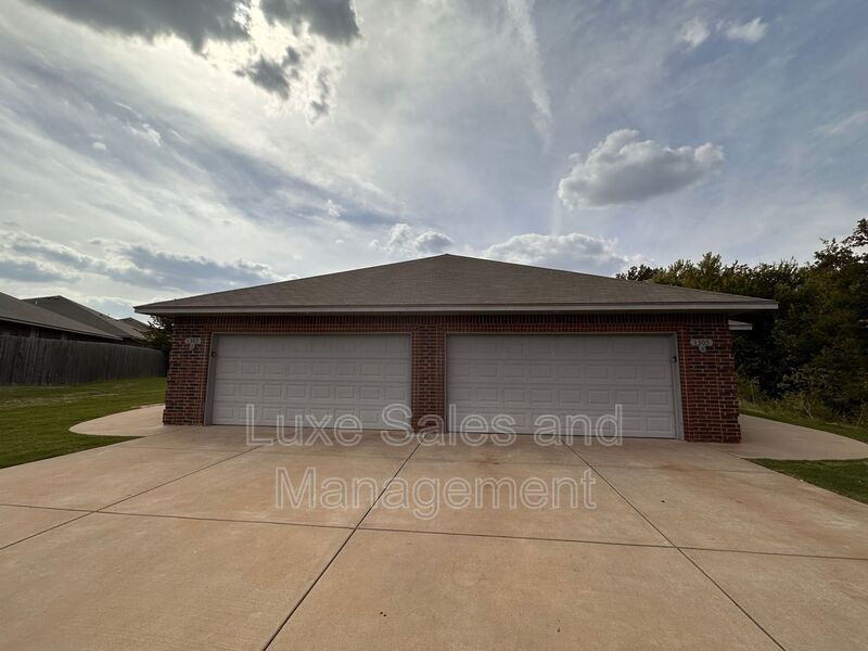 1305 Garden Gate Dr Unit A, Yukon, OK 73099 Condo for Rent in Yukon