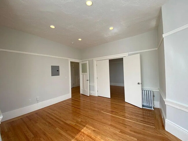 Building Photo - "Charming 1-Bedroom Oasis in the Heart of San Francisco!"