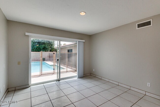 Building Photo - 5520 S Crows Nest Rd