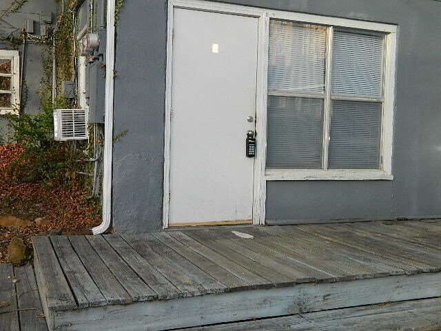 Building Photo - 129 W Boles St