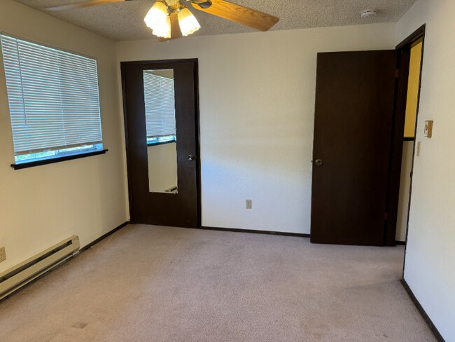 Building Photo - 950 SW Harrier Cir