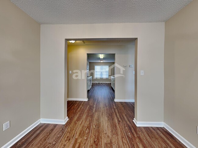 Foto del edificio - 276 Tanglewood Dr