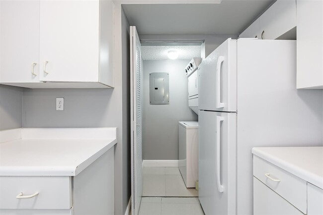 Building Photo - 291 W 79th Pl
