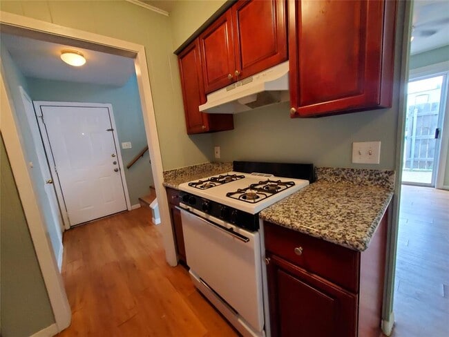 Building Photo - 2206 Mission Hill Dr