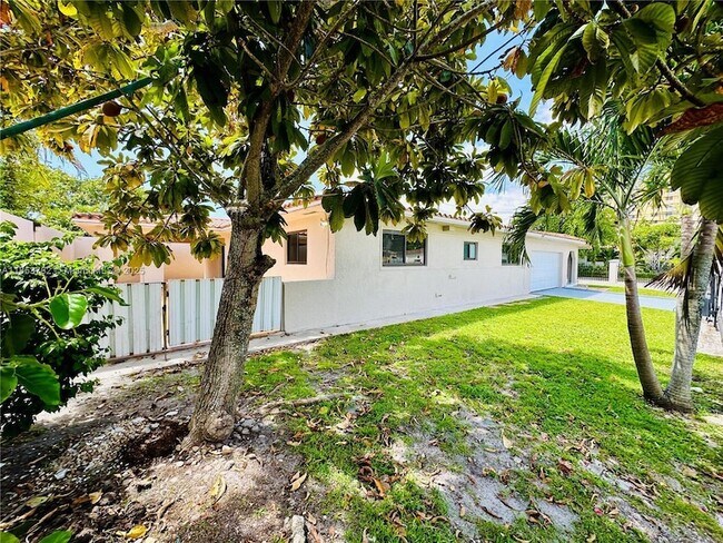 Building Photo - 201 SW 40th Ave