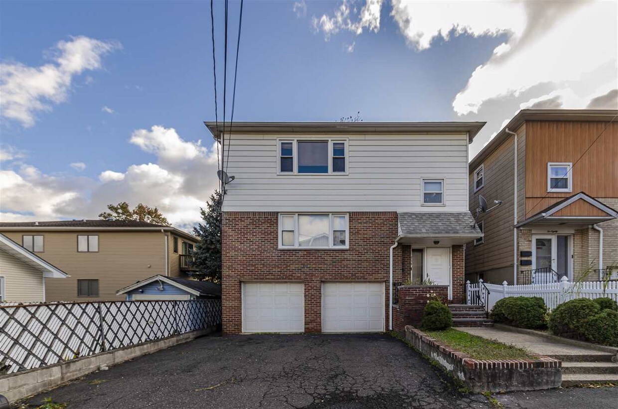 Primary Photo - 282 Adams St
