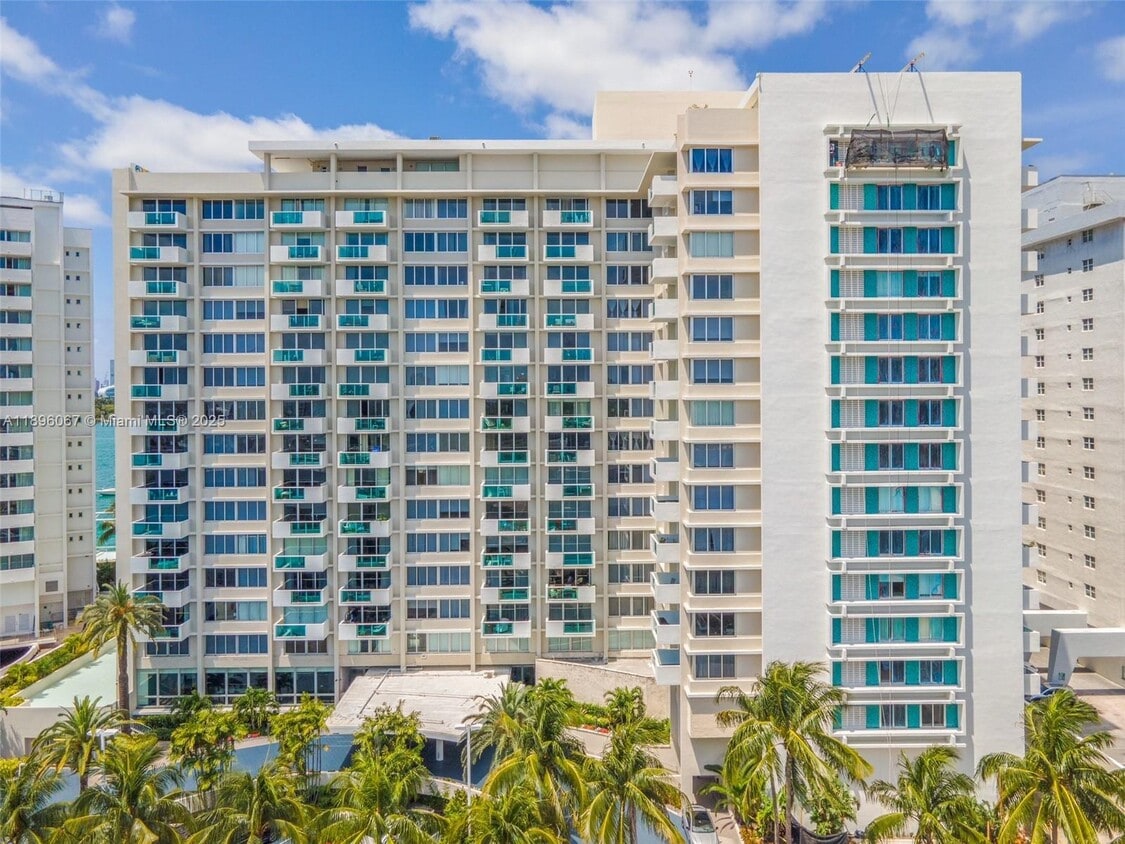 Foto principal - 1200 West Ave
