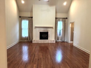 Foto del edificio - Four Bedroom Brick House for Rent just off...