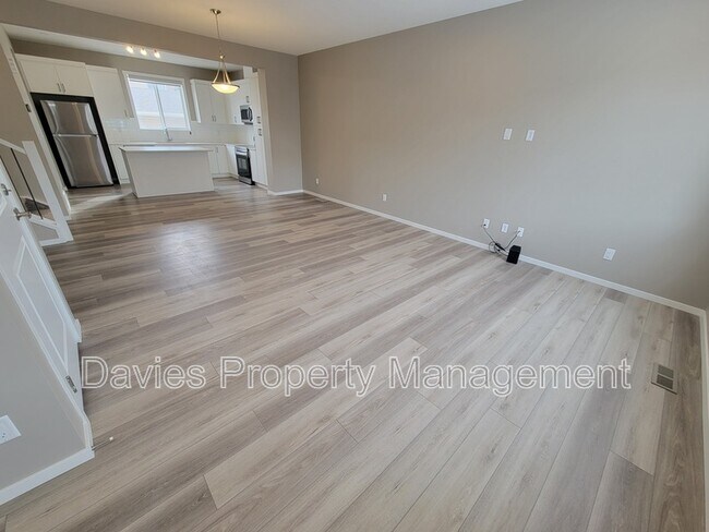 Photo du bâtiment - 20821-2019A 19A Ave NW