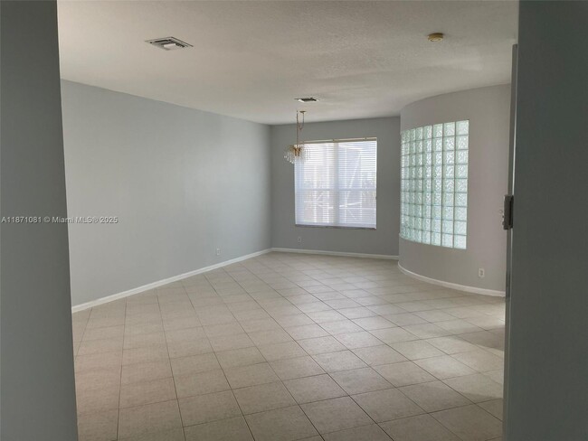 Foto del edificio - 2145 SW 150th Ave
