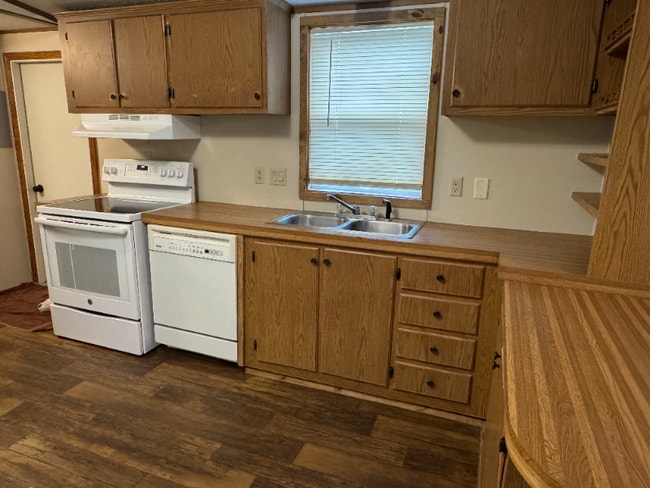 Building Photo - 4664 US-30