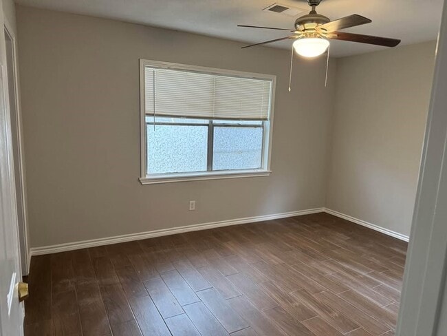 Building Photo - 1609 Camille St