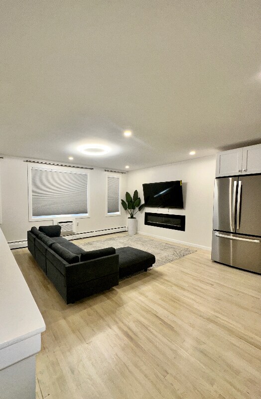 Building Photo - 755 Barbey St
