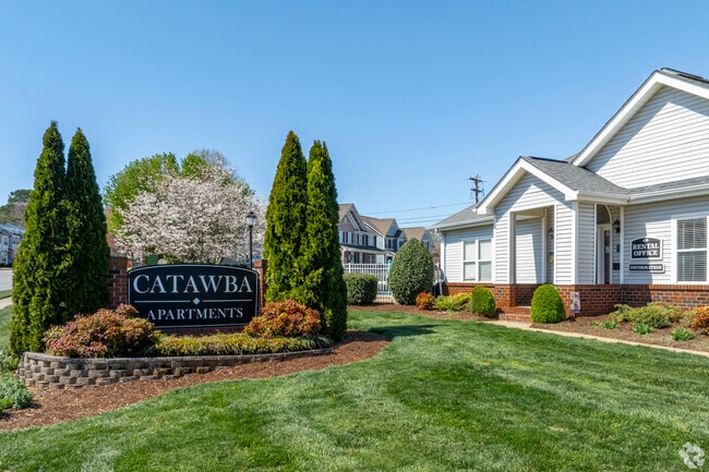 Signage & Leasing Office - Catawba Apartments