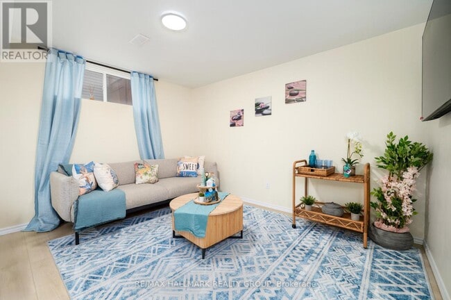 Building Photo - 661 Bruxelles St