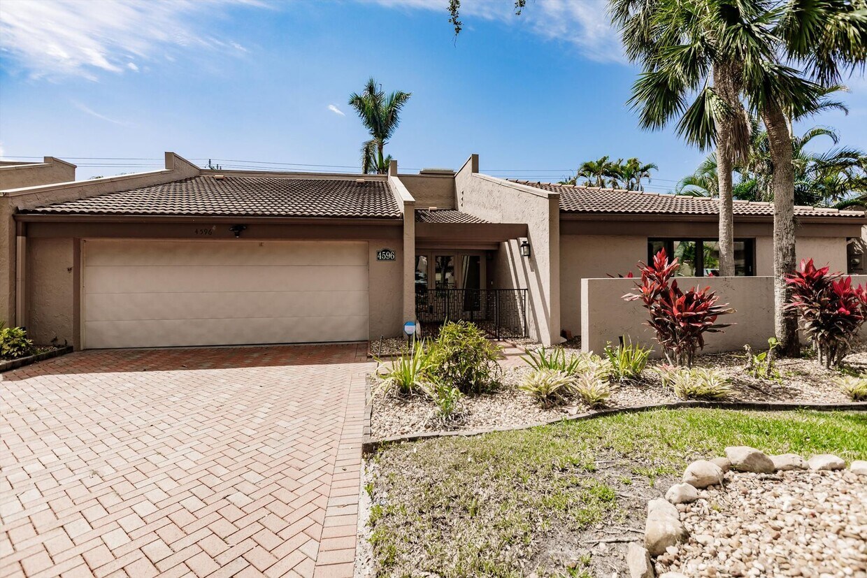 Primary Photo - Enjoy the Country Club lifestyle in a deta...
