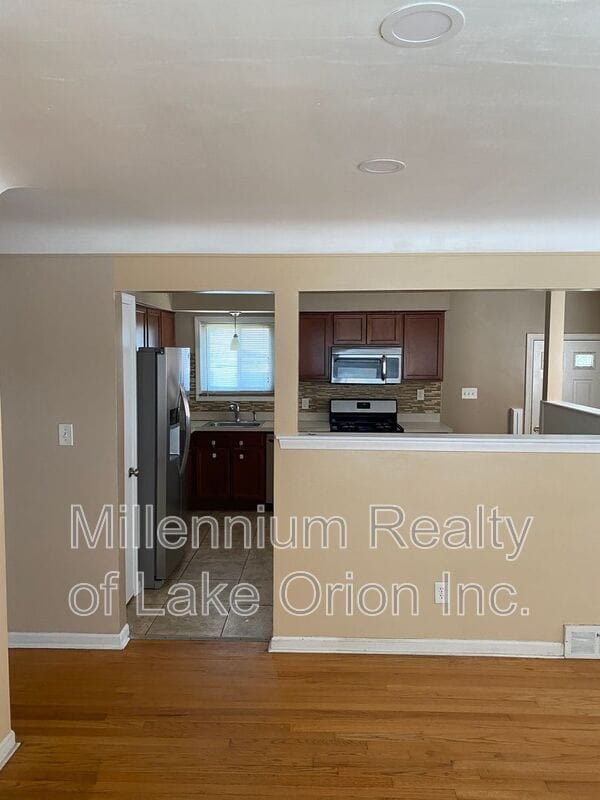 Building Photo - 24586 Roxana Ave