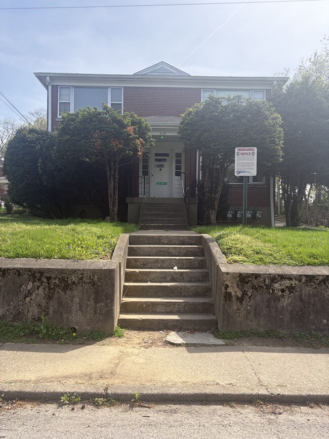 Building Photo - 218 W Florence Ave