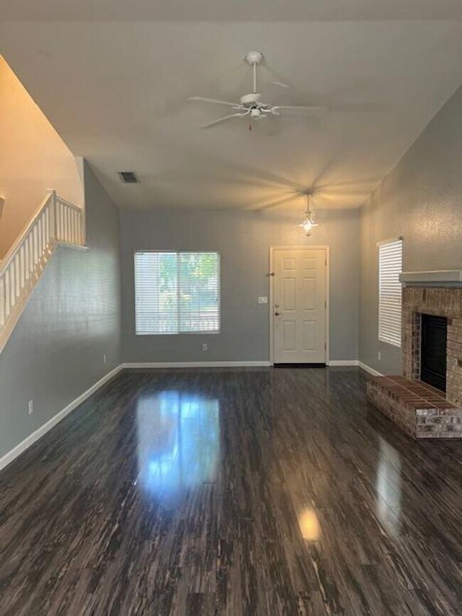 Foto del edificio - LOVELY 3 BEDROOM HOME IN NORTH NATOMAS!!