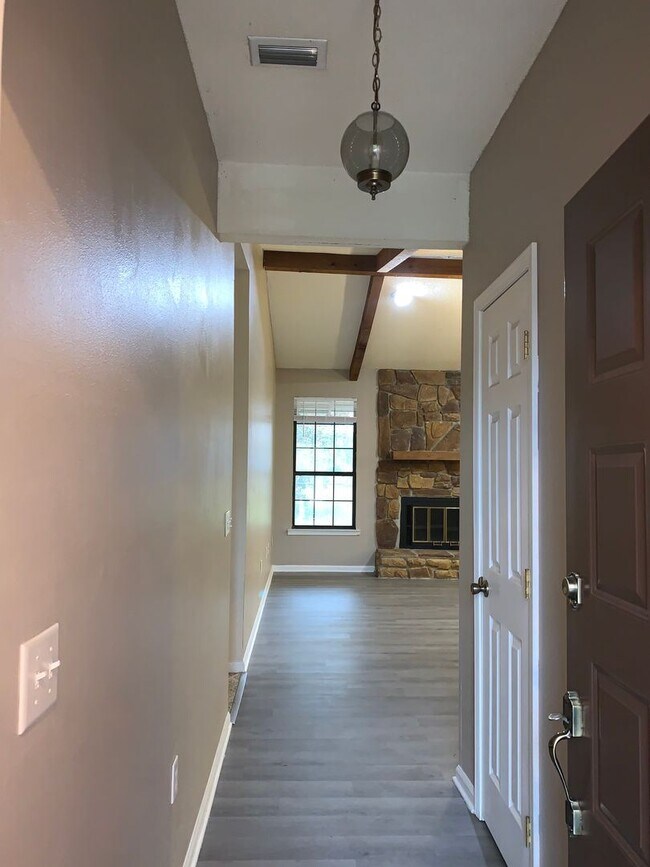 Building Photo - 3 br, 2 bath House - 103 Michelle Court