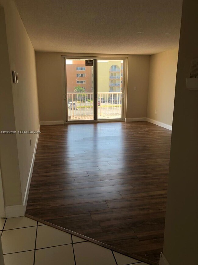 Foto del edificio - 7010 NW 186th St