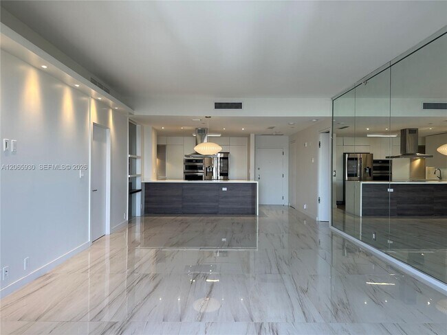 Building Photo - 251 Crandon Blvd