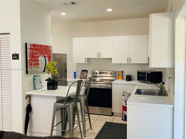 Building Photo - 4615 N Miami Ave