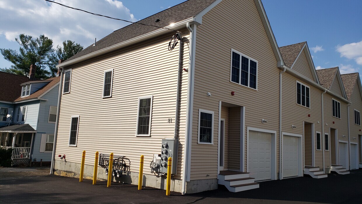 81 Narrow Ln Unit A, Lancaster, MA 01523 Condo for Rent in Lancaster