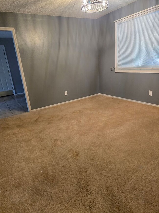 Foto del edificio - 3 bedroom 2 bath home with basement for lease