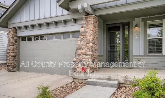 Building Photo - 582 Cordova Ct