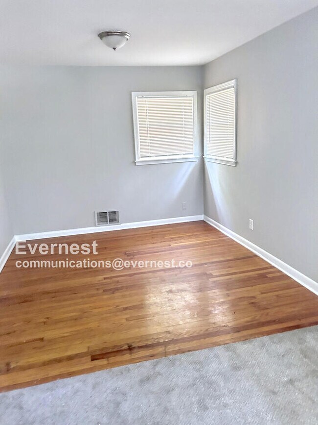 Foto del edificio - 333 Robertson Ave